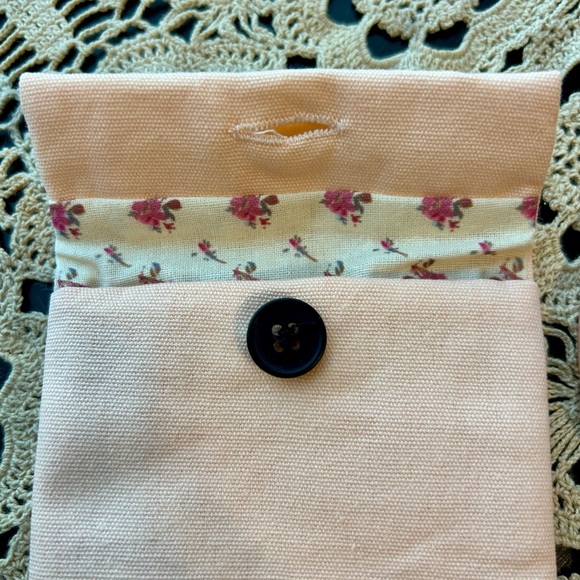 Gucci Beauty Blush Pink Beauty Pouch and Mirror - Picture 4 of 6